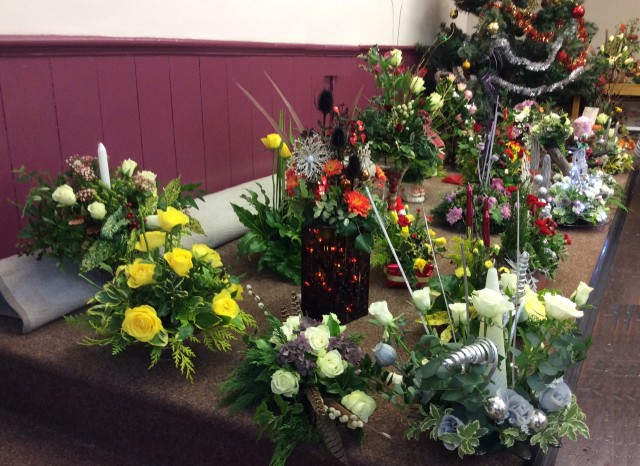 Flower arranging led by Lynne December 2018 - photo 8